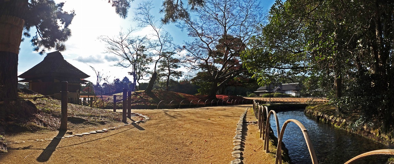 s-20151217 後楽園今日の園内の水車付近から眺めた園内ワイド風景 (1)