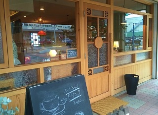 Organic cafe MAHANA 外観