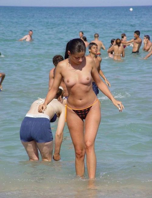 全裸巨乳外人だけを厳選したヌーディストビーチの盗撮画像 35枚 No.16