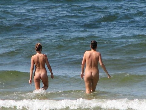 【盗撮画像】ヌーディストビーチでマンコも日焼けしちゃう外国人女性達！ 39枚 No.29