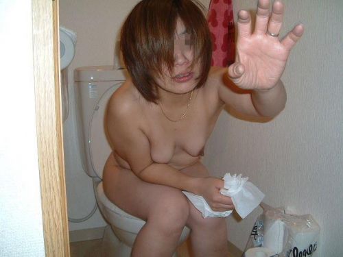 洋式トイレで裸で用を足しちゃう可愛い女の子のエロ画像まとめ 34枚 No.12
