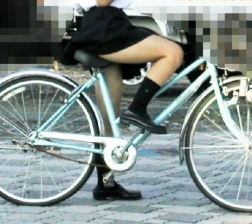 【盗撮画像】自転車に乗ってるJKのパンチラ率！ 45枚 No.13