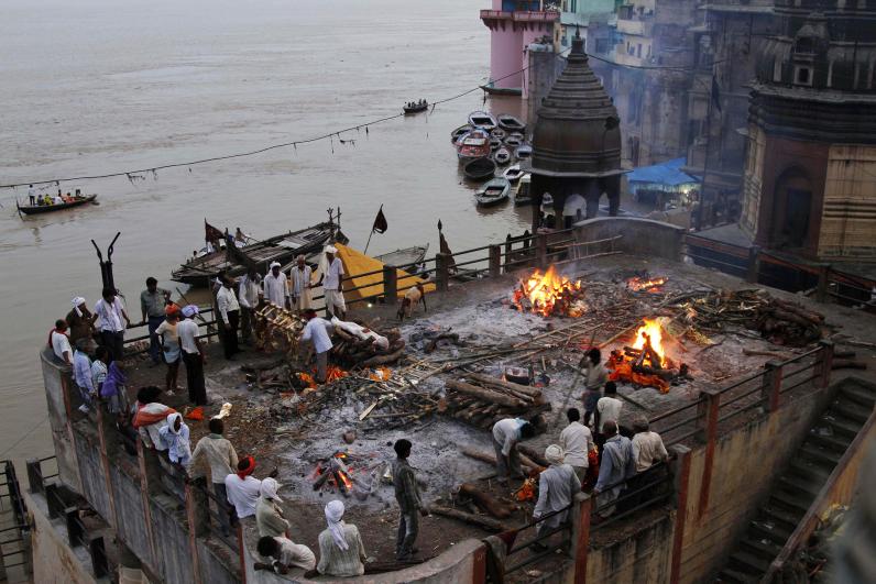 遺体 ガンジス 川 「ガンジス川で100人の遺体が流れ着いてパニックに、という信じられないような情報も」 “感染爆発”インドの今（ABEMA