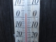 3℃を示す温度計
