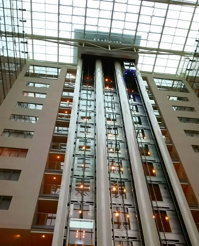 ホテルのエレベータ