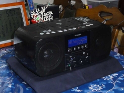 東芝のCD／SD/USBラジオ　「TY-SDK70」