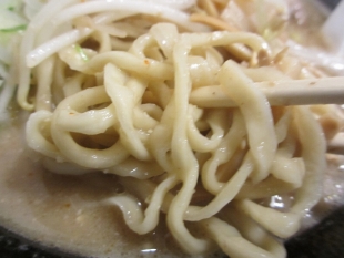 八ちゃん　濃厚味噌小　麺 (2)