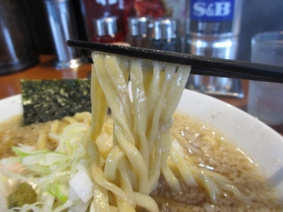 武蔵女池店　背脂ﾗｰﾒﾝ　麺