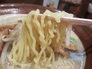 市玄　背油ﾗｰﾒﾝ　麺