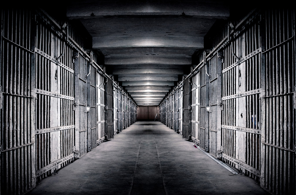ソフトウェアのバグにより、13年間もの間、3,200人もの囚人が刑期より早く釈放されていた！
