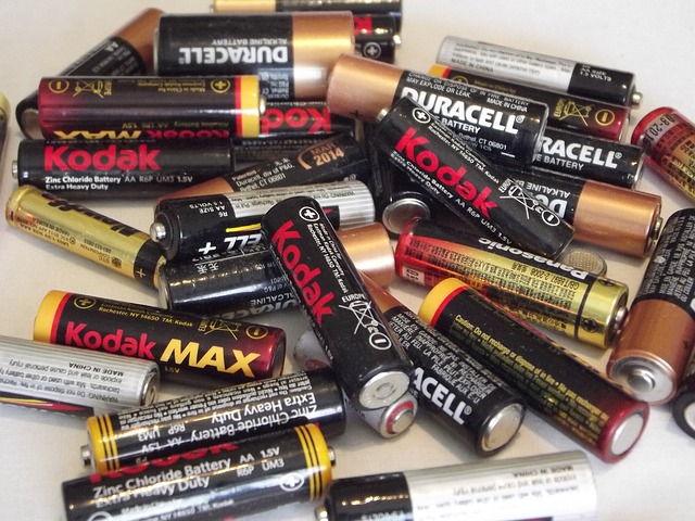 アルカリ電池とマンガン電池、それぞれの特徴は？